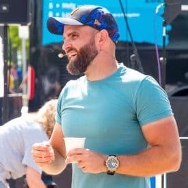 L'éducateur canin Tony Silvestre pendant la tournée Esprit Dog Solidarité